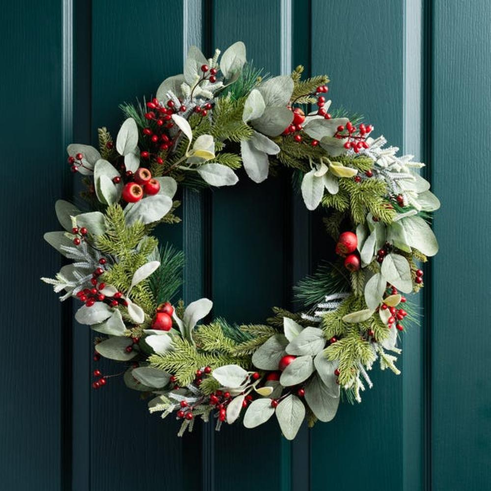 Roschip Berry Eucalyptus Wreath