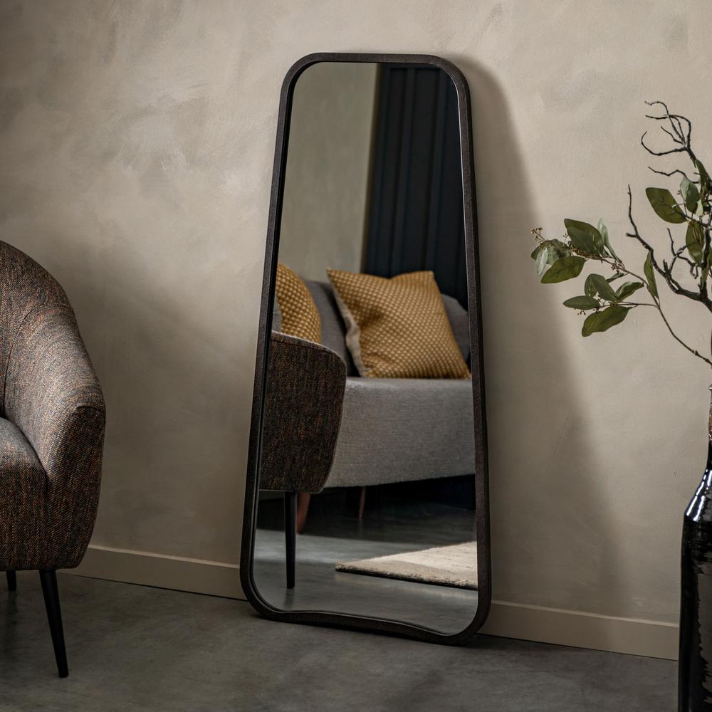 Kurva Mirror Black