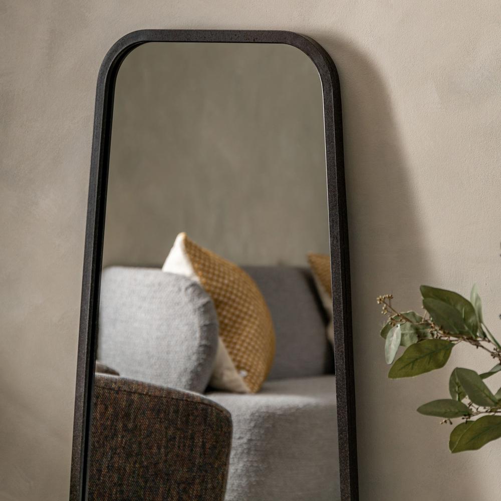 Kurva Mirror Black