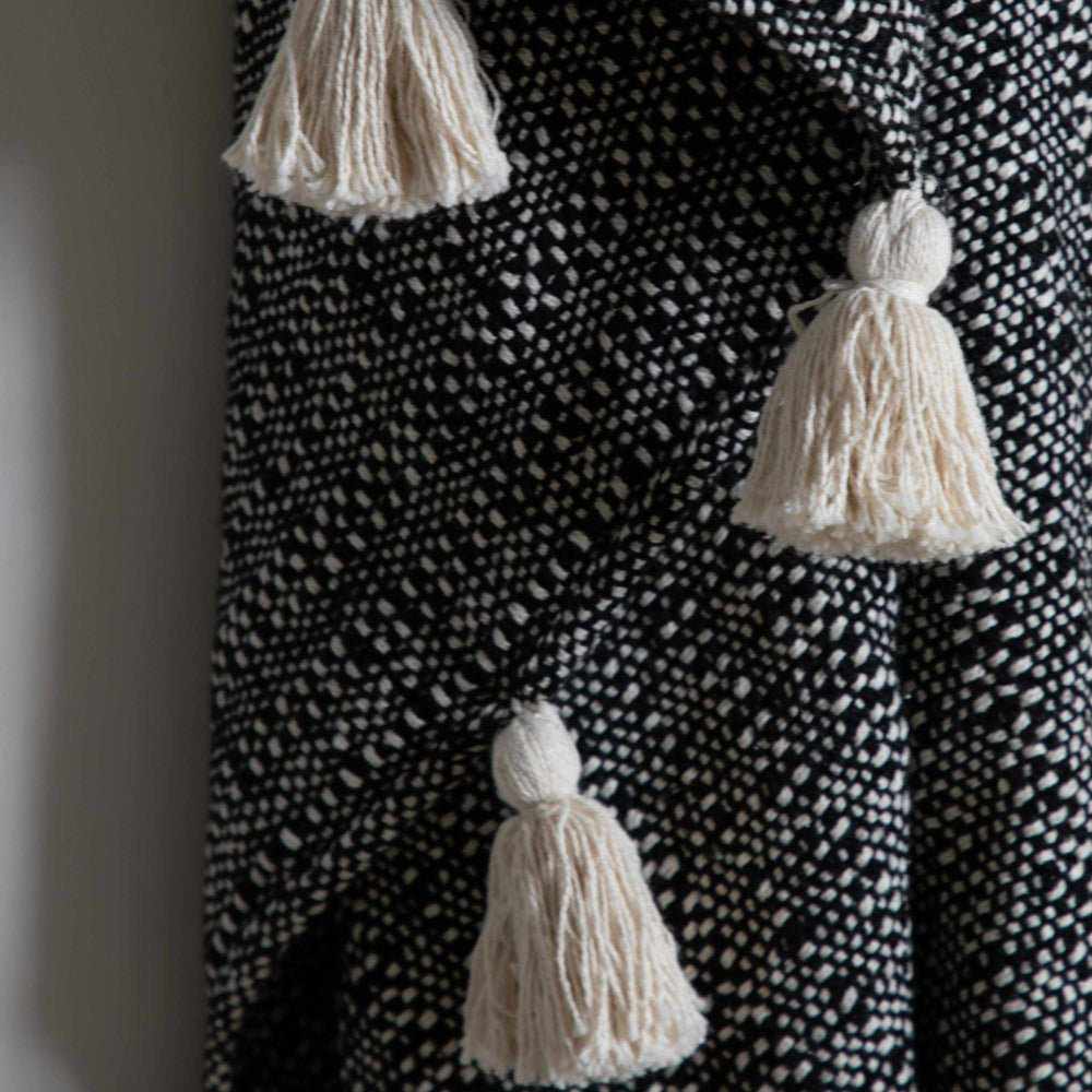 Woven Throw with Tassels Black - NEST & FLOWERS